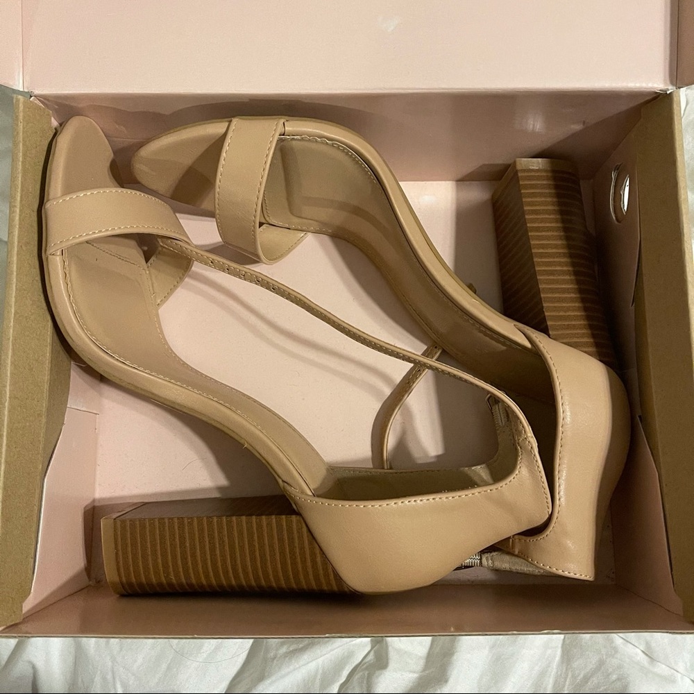Nude Heels - Picture 2 of 7